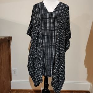 Vince Caftan, Size Small, Black and White
